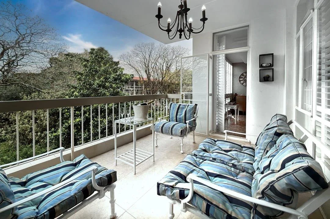 3 Bedroom Apartment / flat to rent in Hyde Park