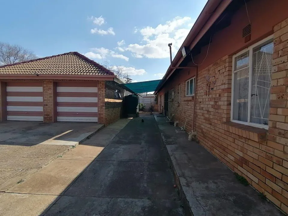 3 Bedroom House for sale in Stilfontein Ext 2