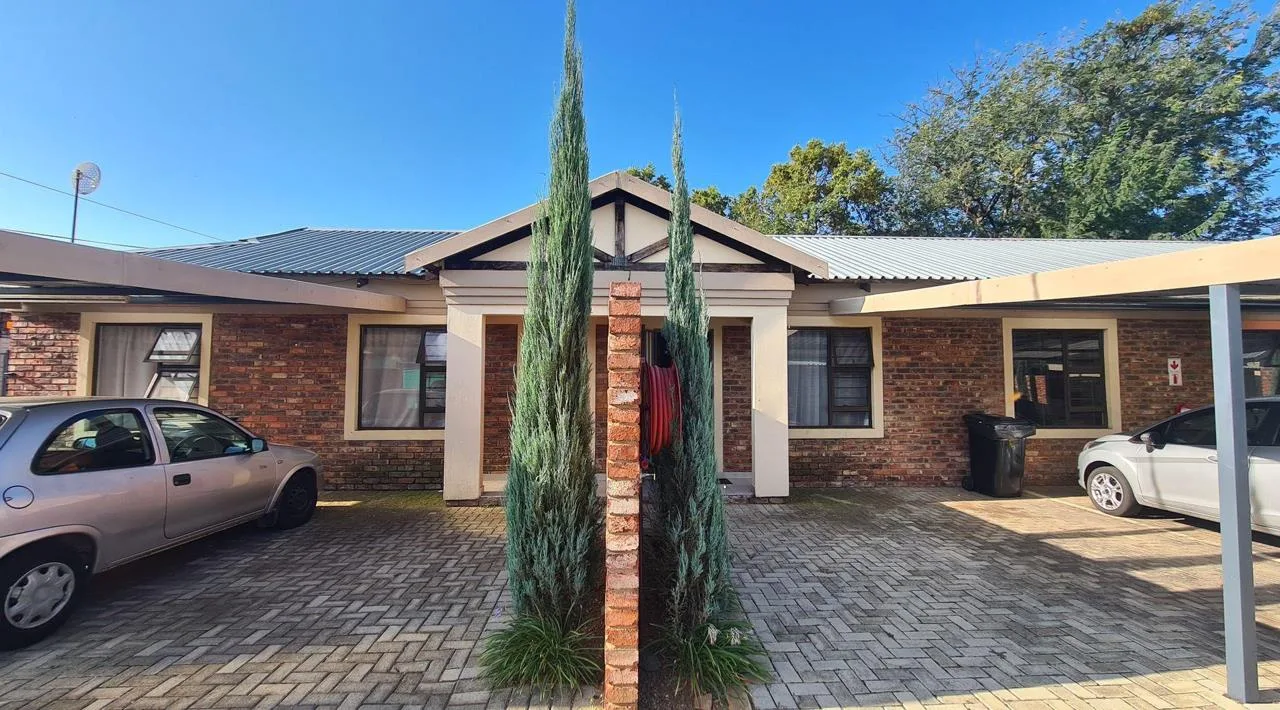 2 Bedroom Townhouse for sale in Potchefstroom Central