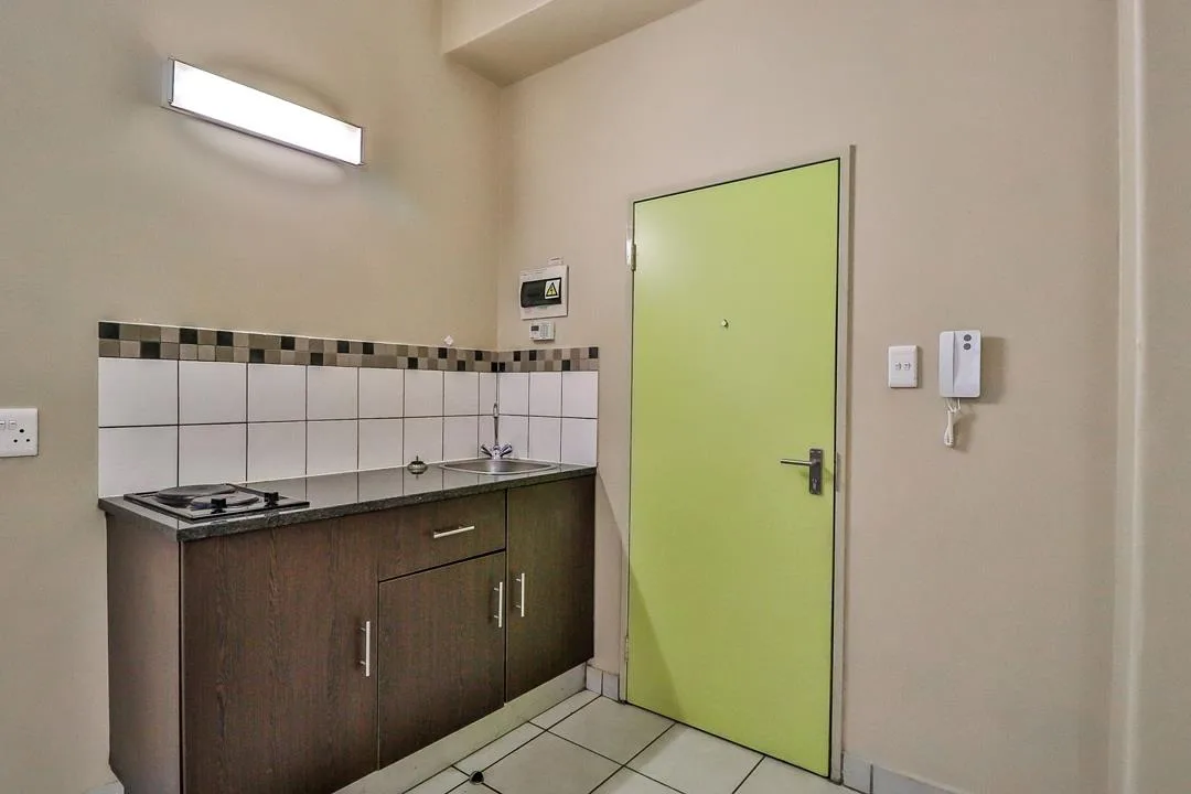 0.5 Bedroom Apartment / flat to rent in Johannesburg Central