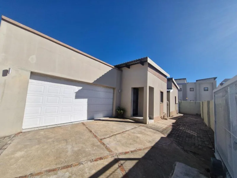 3 Bedroom House for sale in Donkerhoek AH