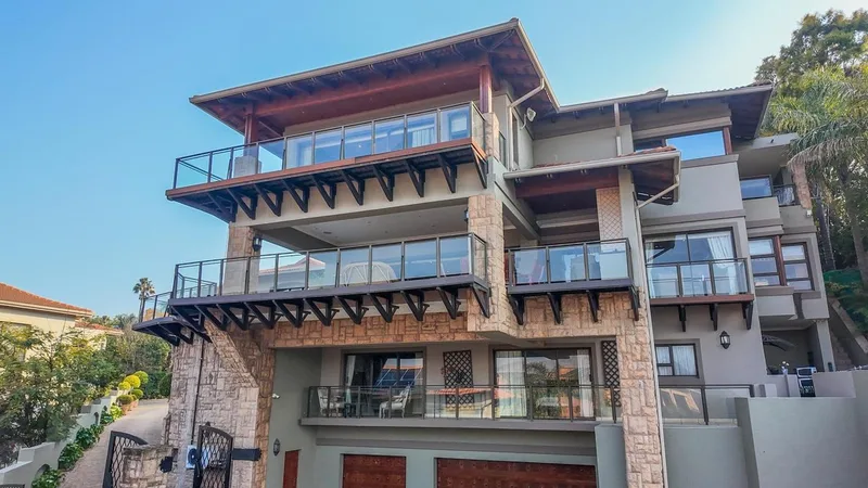 6 Bedroom House for sale in Birdwood Estate