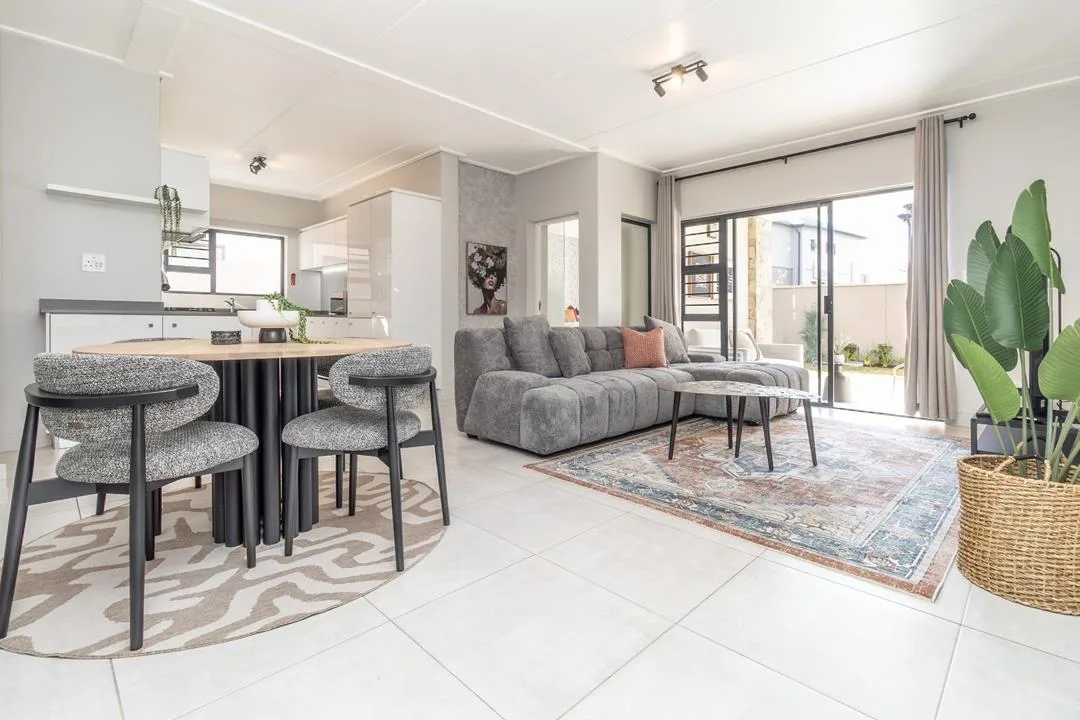 3 Bedroom Apartment / flat to rent in The Polofields