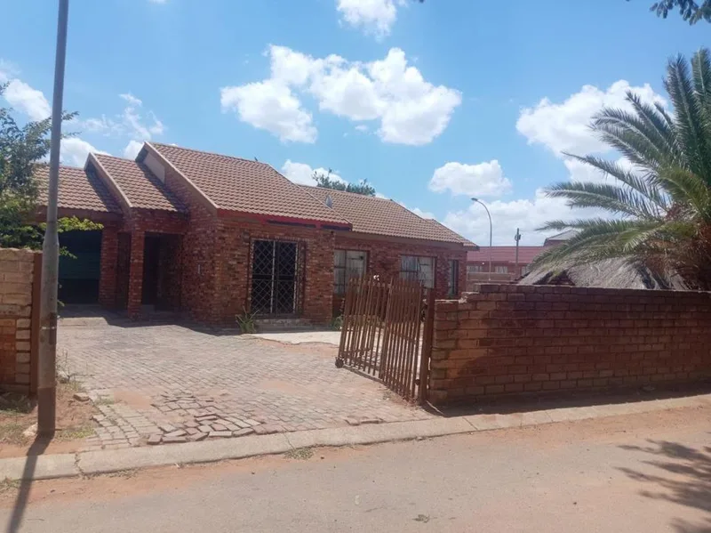 3 Bedroom House for sale in Jouberton