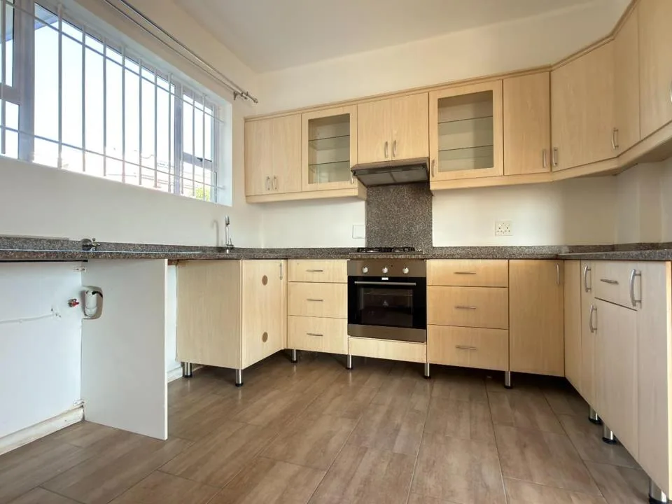 3 Bedroom Apartment / flat to rent in Morningside