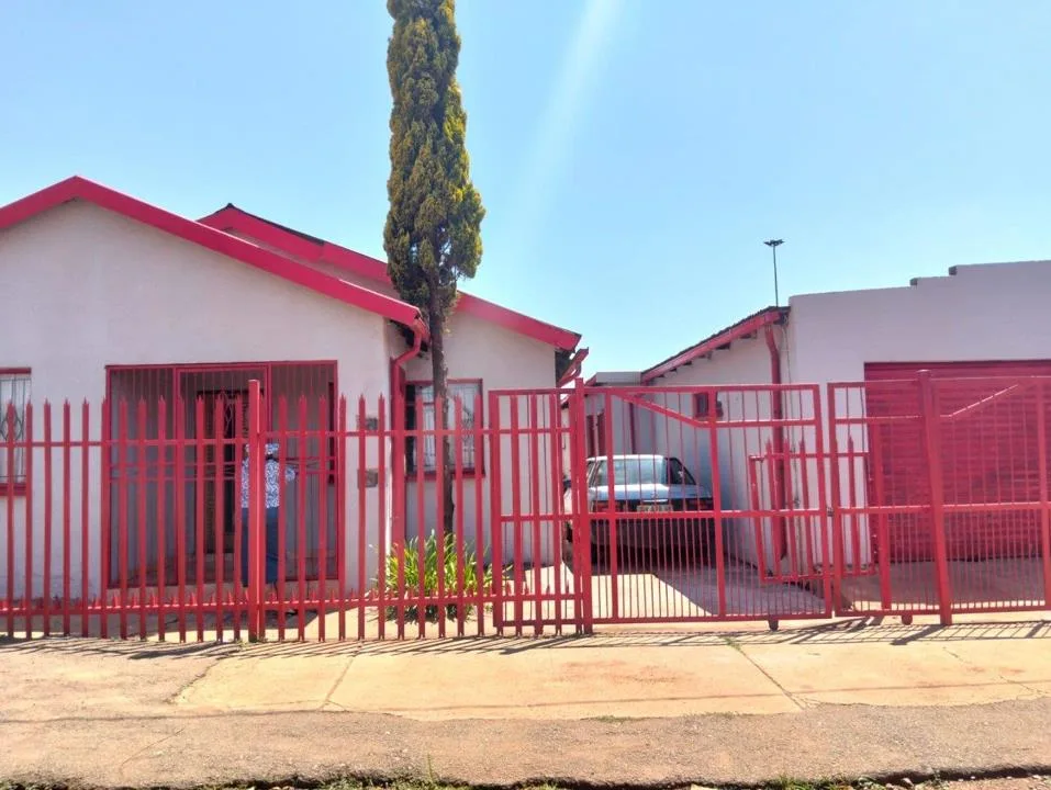 3 Bedroom House for sale in Promosa