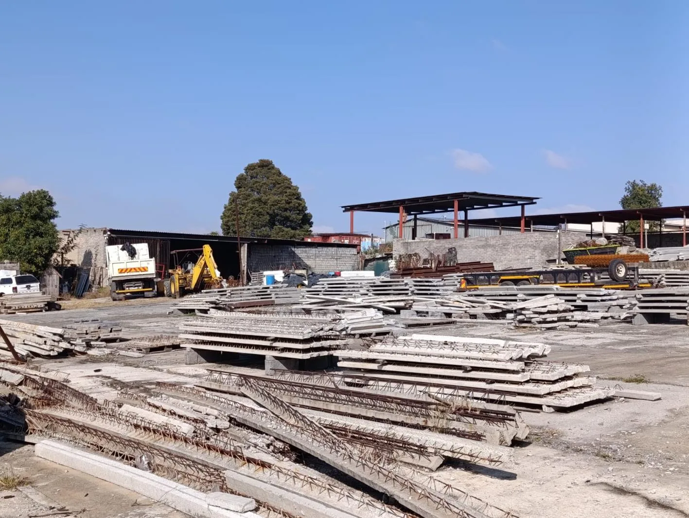 1 600 m² Commercial space in Bredell AH