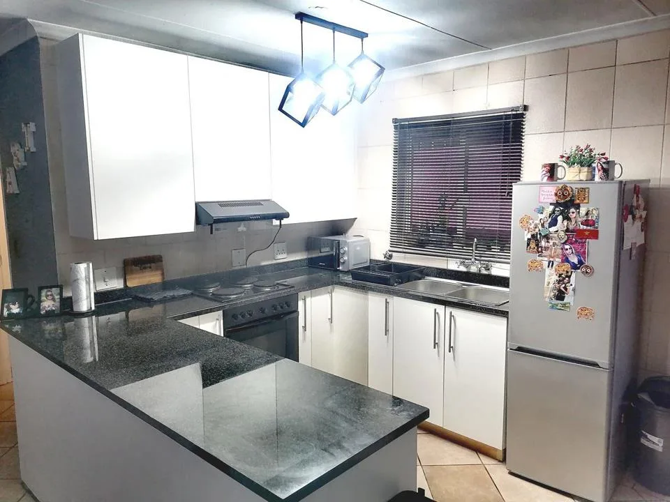 2 Bedroom Apartment / flat to rent in Helderkruin