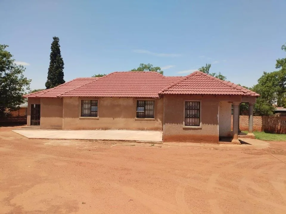 3 Bedroom House for sale in Stilfontein Ext 3