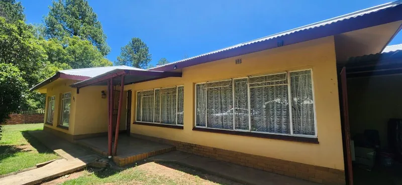 10 Bedroom House for sale in Die Bult