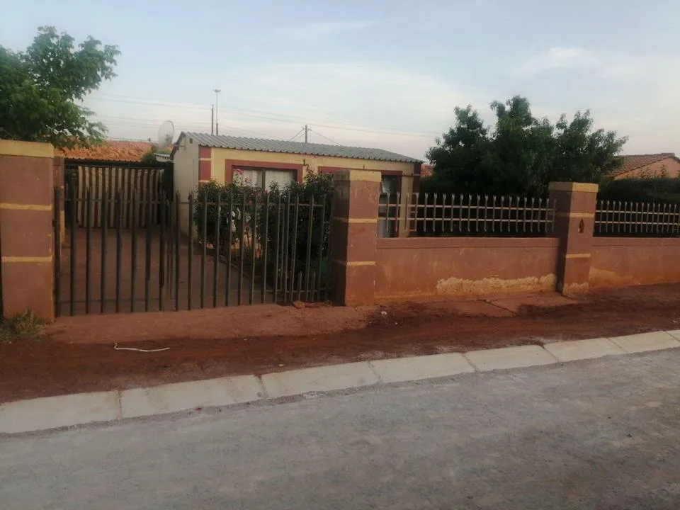 2 Bedroom House for sale in Ikageng