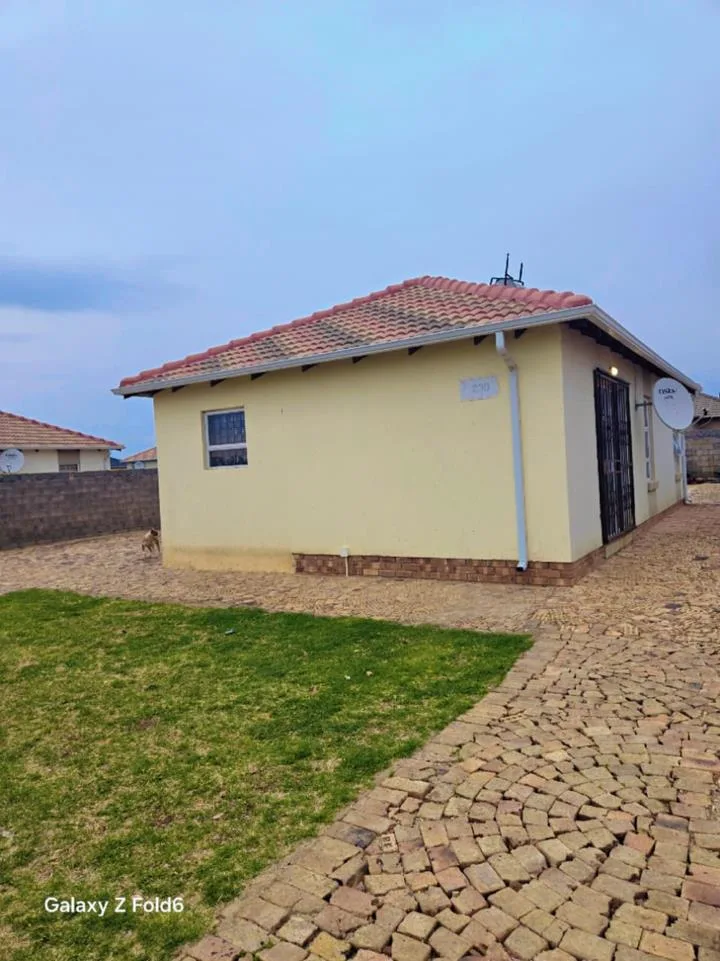 3 Bedroom House to rent in Azaadville Gardens