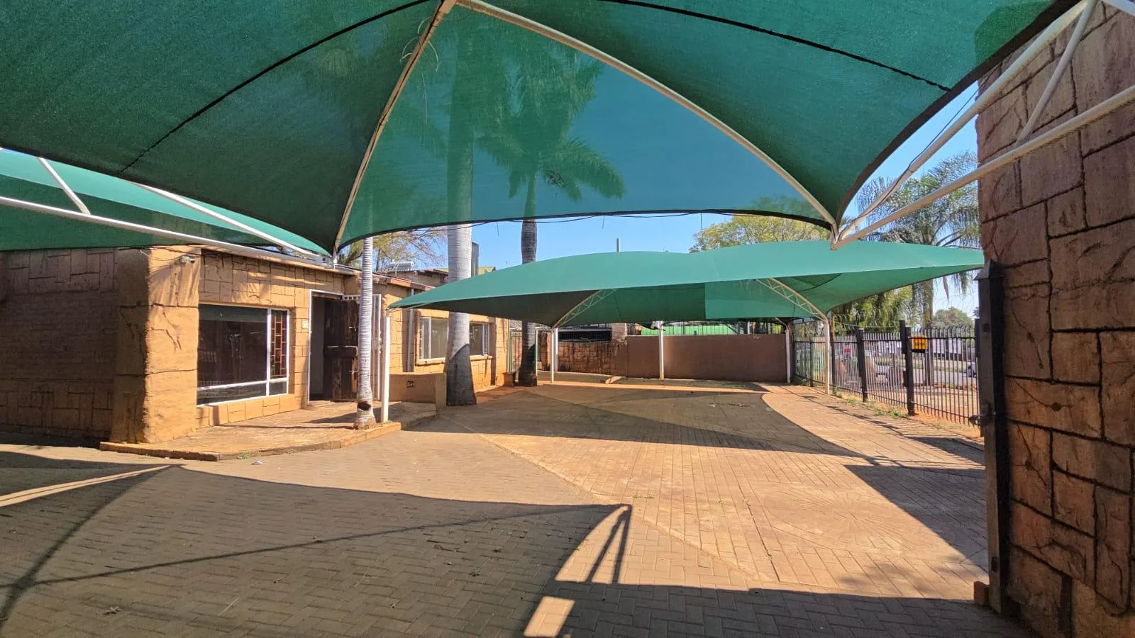 Commercial space in Sinoville