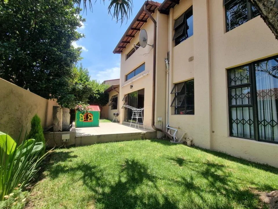 4 Bedroom Townhouse to rent in Paulshof