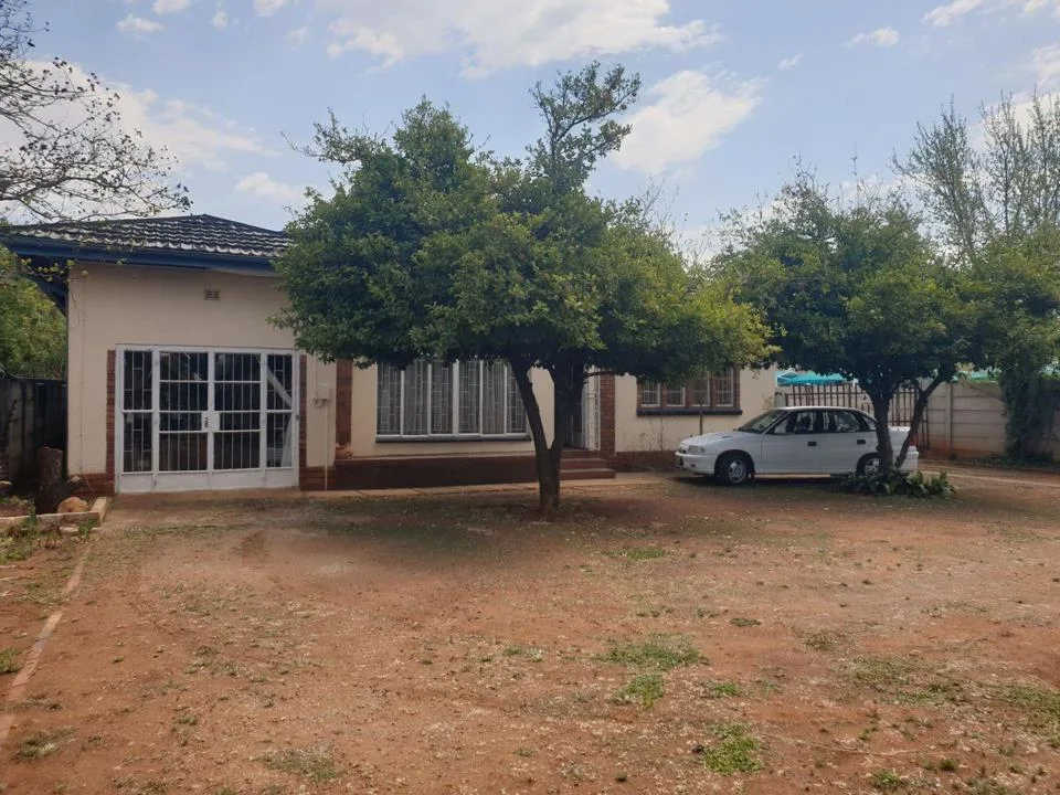4 Bedroom House for sale in Die Bult