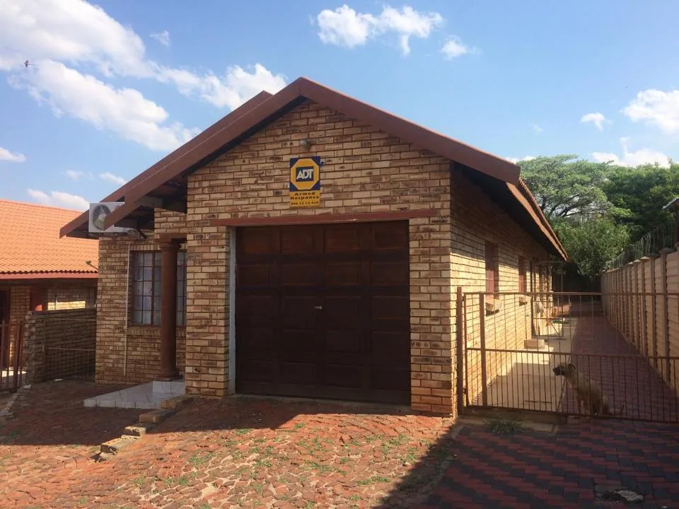 3 Bedroom House for sale in Azalea Park