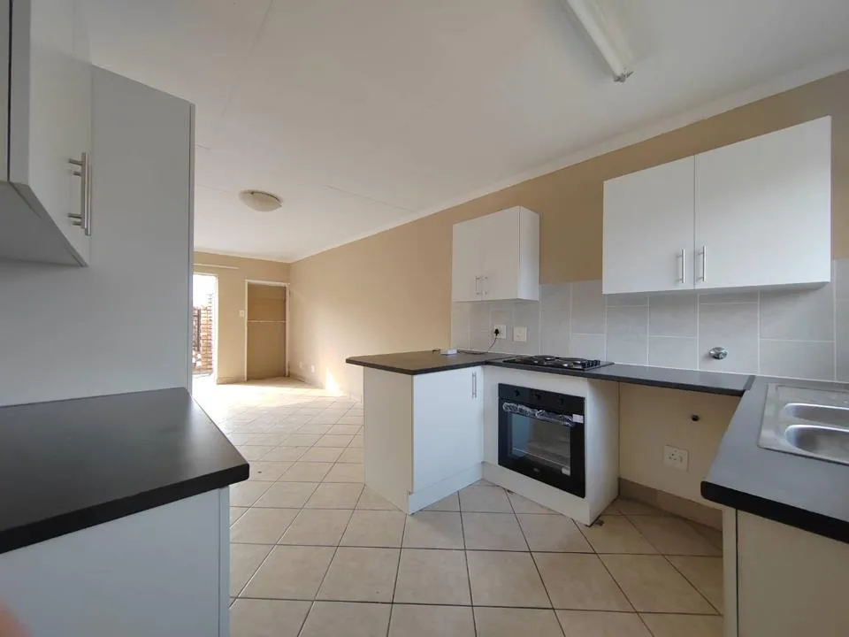 2 Bedroom Apartment / flat to rent in Pierre Van Ryneveld