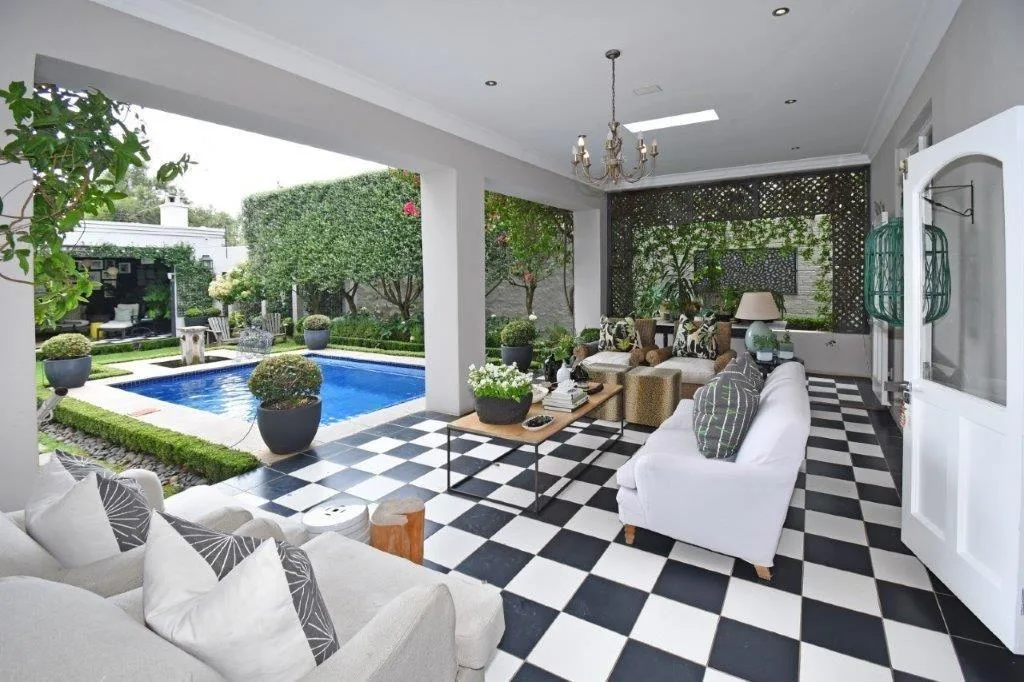 2 Bedroom House to rent in Melrose