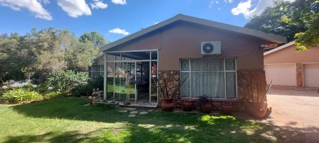 4 Bedroom House for sale in Schweizer Reneke