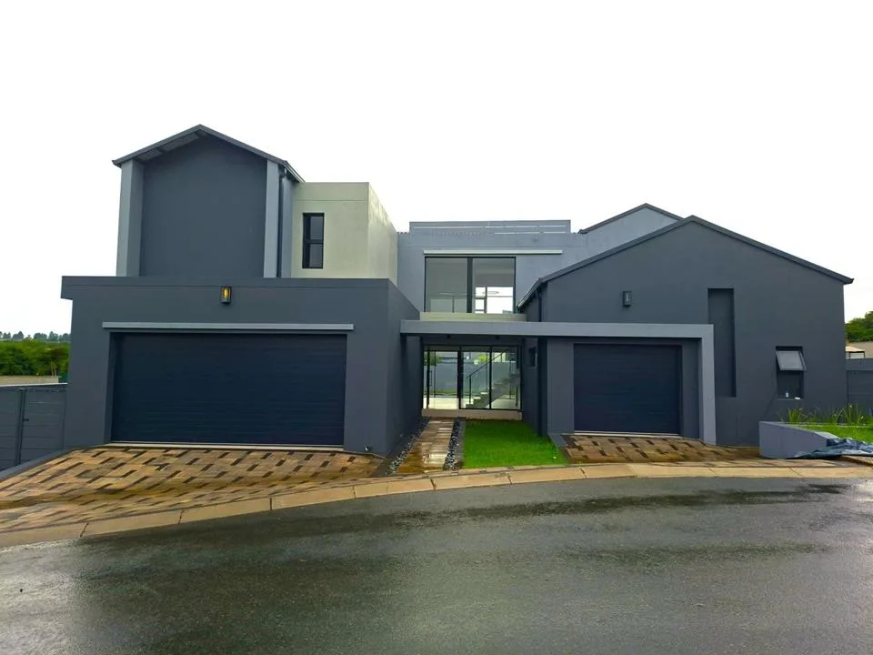 5 Bedroom Townhouse to rent in Helderfontein Estate