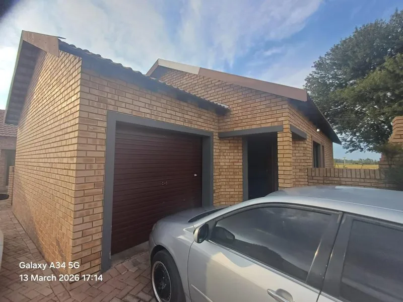 2 Bedroom Townhouse for sale in Meiringspark