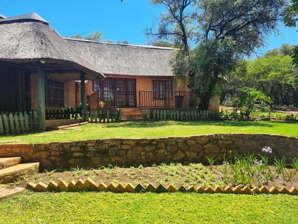 5 Bedroom House for sale in Swartruggens