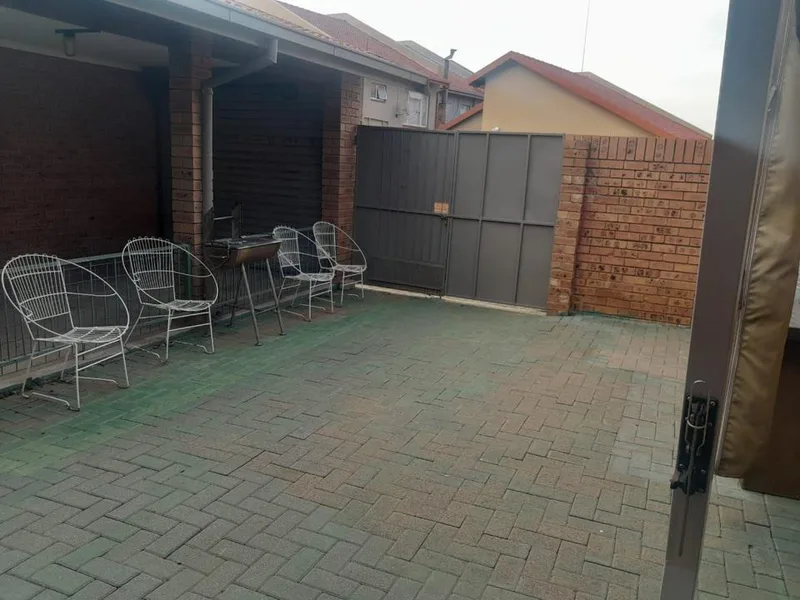 2 Bedroom Townhouse for sale in Bo-dorp