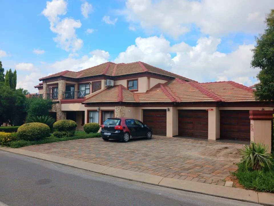 4 Bedroom House to rent in Blue Valley Golf Estate