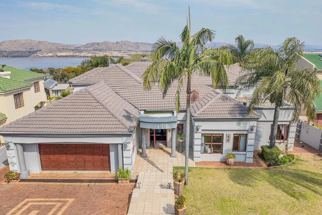 5 Bedroom House for sale in Kosmos Ridge