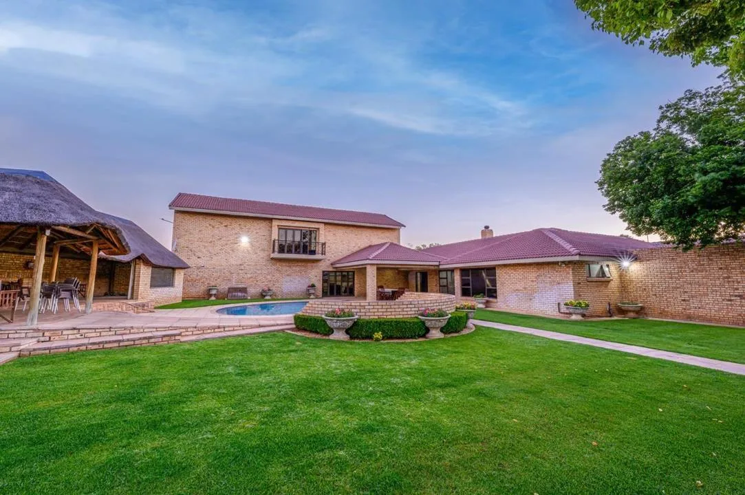 4 Bedroom House for sale in Van Der Hoff Park