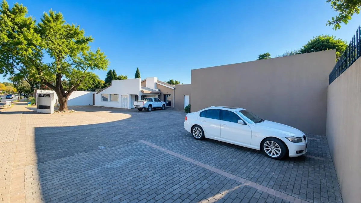 300 m² Commercial space in Nimrod Park