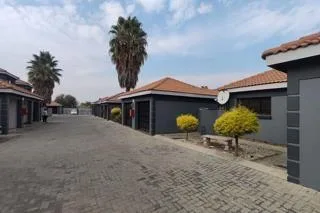 3 Bedroom Townhouse to rent in Helderwyk