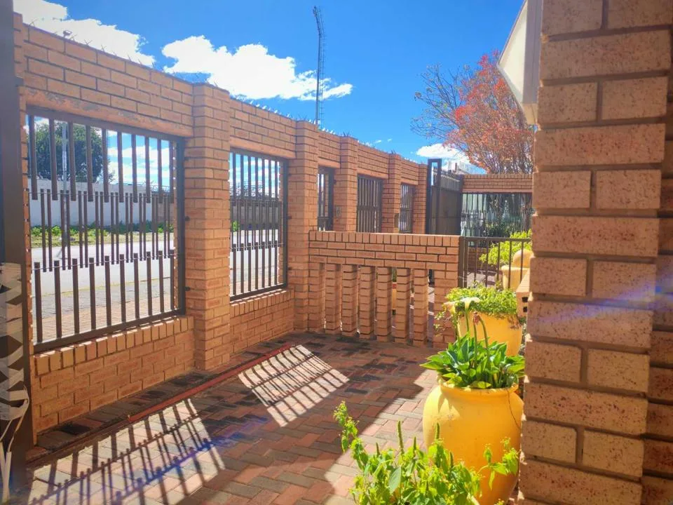 2 Bedroom House to rent in Lenasia Ext 1