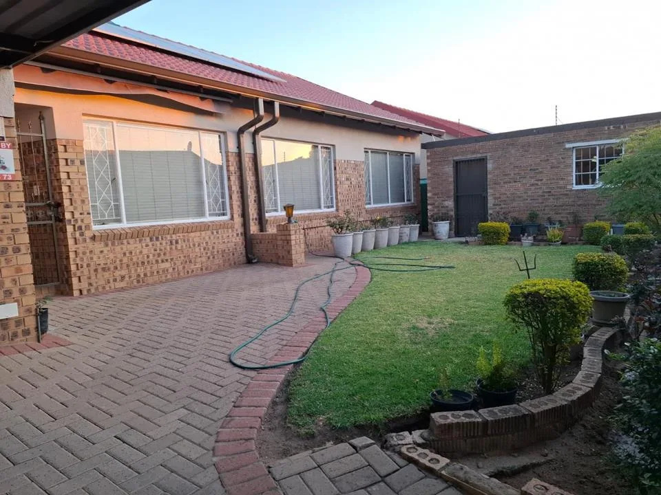 3 Bedroom Townhouse for sale in Del Judor Ext 4