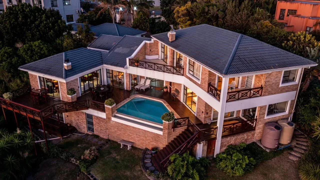5 Bedroom House for sale in Beacon Bay