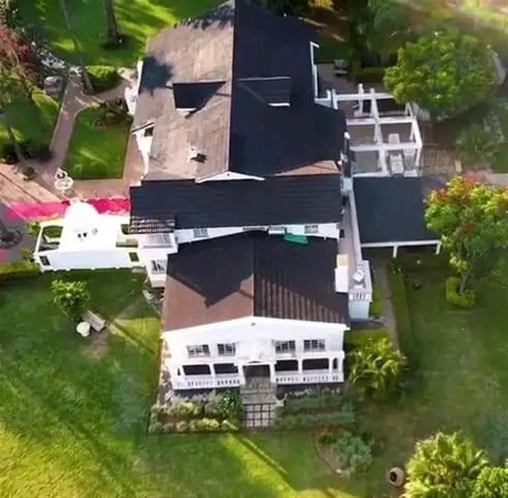 8 Bedroom House for sale in Roodepoort North