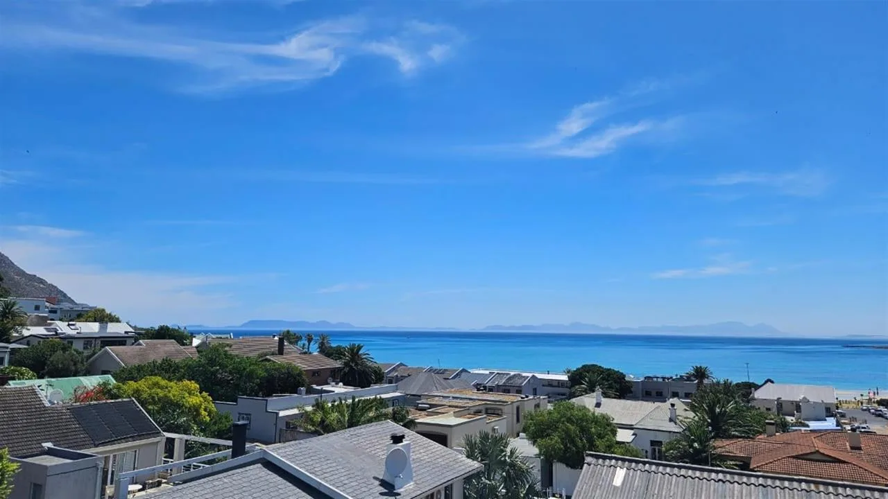 11 Bedroom House for sale in Gordons Bay Village