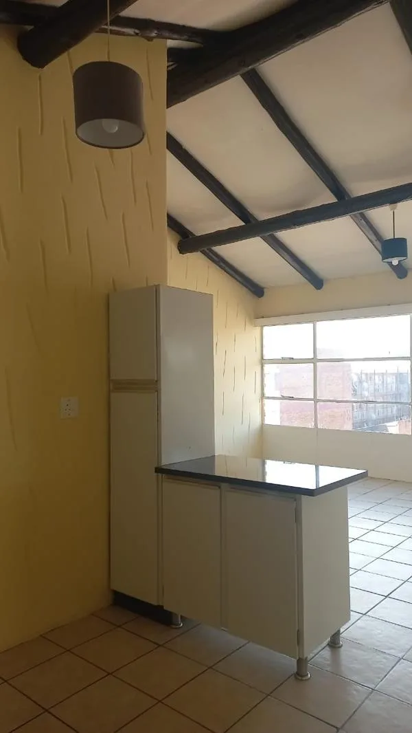 1 Bedroom Flat in Kempton Park Central