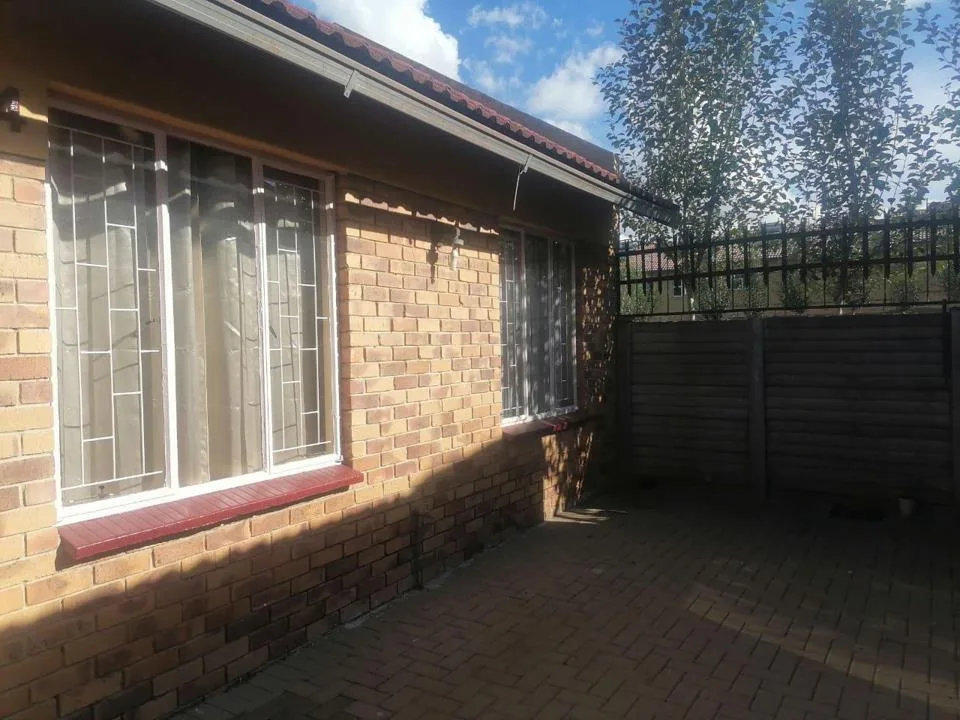 2 Bedroom Townhouse for sale in Navalsig