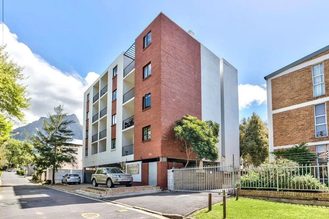 2 Bedroom Apartment / flat for sale in Rondebosch Village