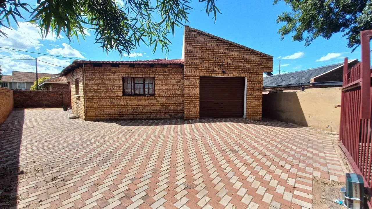 3 Bedroom House for sale in Mineralia