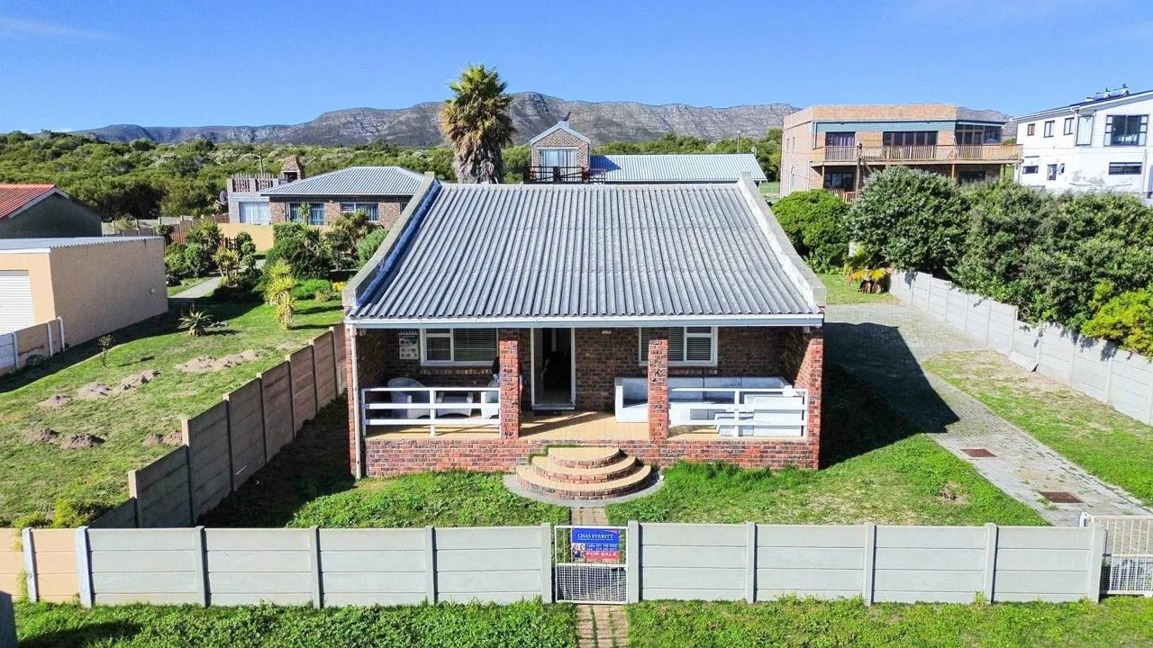 3 Bedroom House for sale in De Kelders