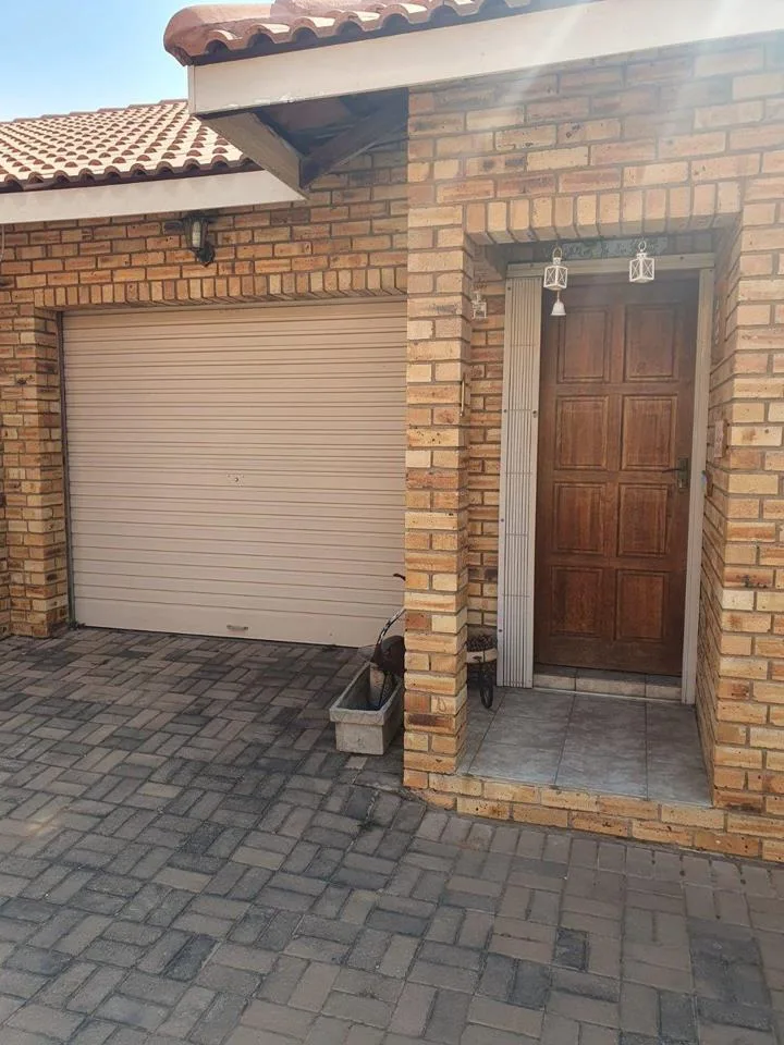 3 Bedroom Townhouse for sale in Onverwacht