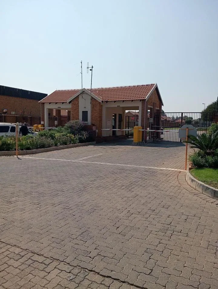 2 Bedroom House for sale in Brentwood