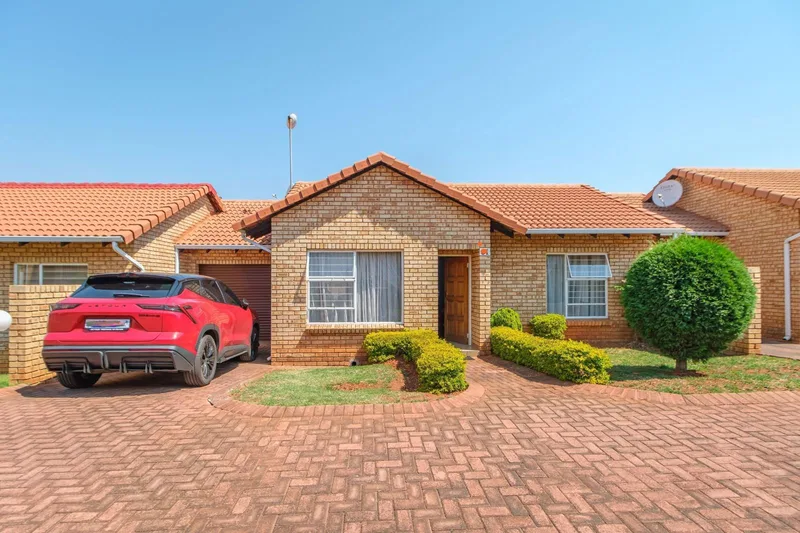 2 Bedroom Cluster in Grobler Park