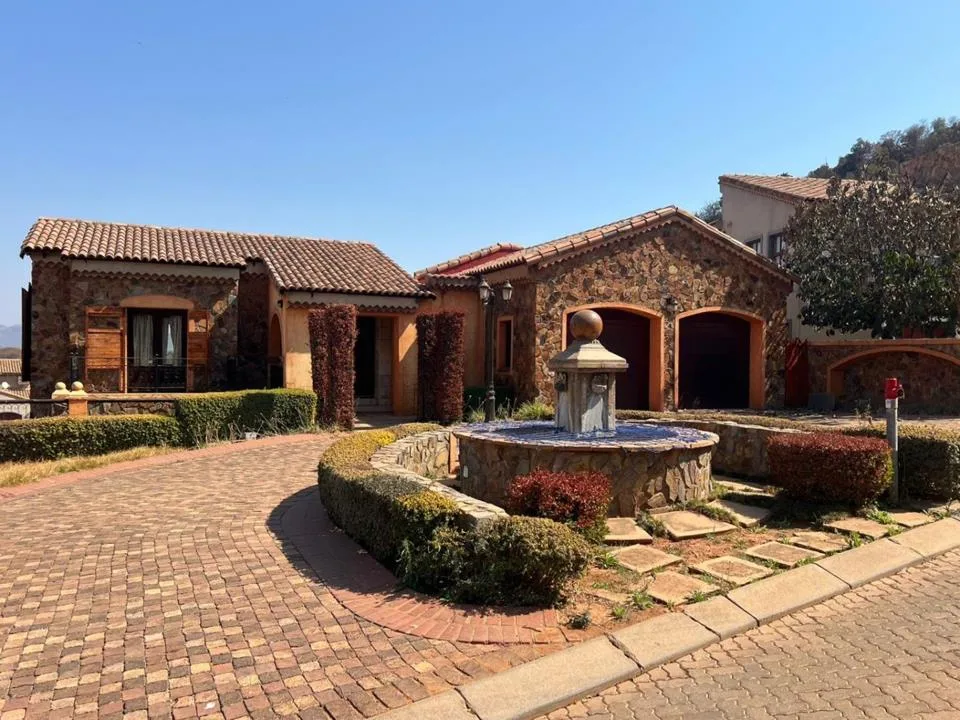 4 Bedroom House for sale in Estate D' Afrique