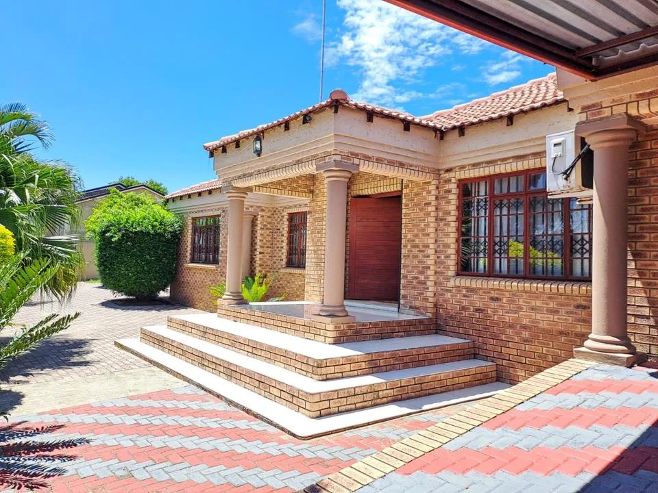 4 Bedroom House for sale in Thulamahashe