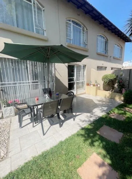 3 Bedroom Townhouse for sale in Lyndhurst