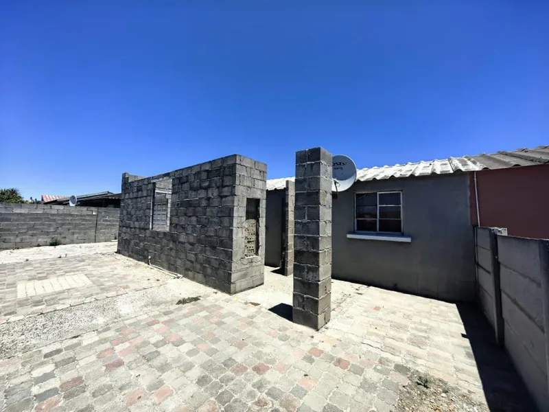 3 Bedroom House for sale in Ravensmead