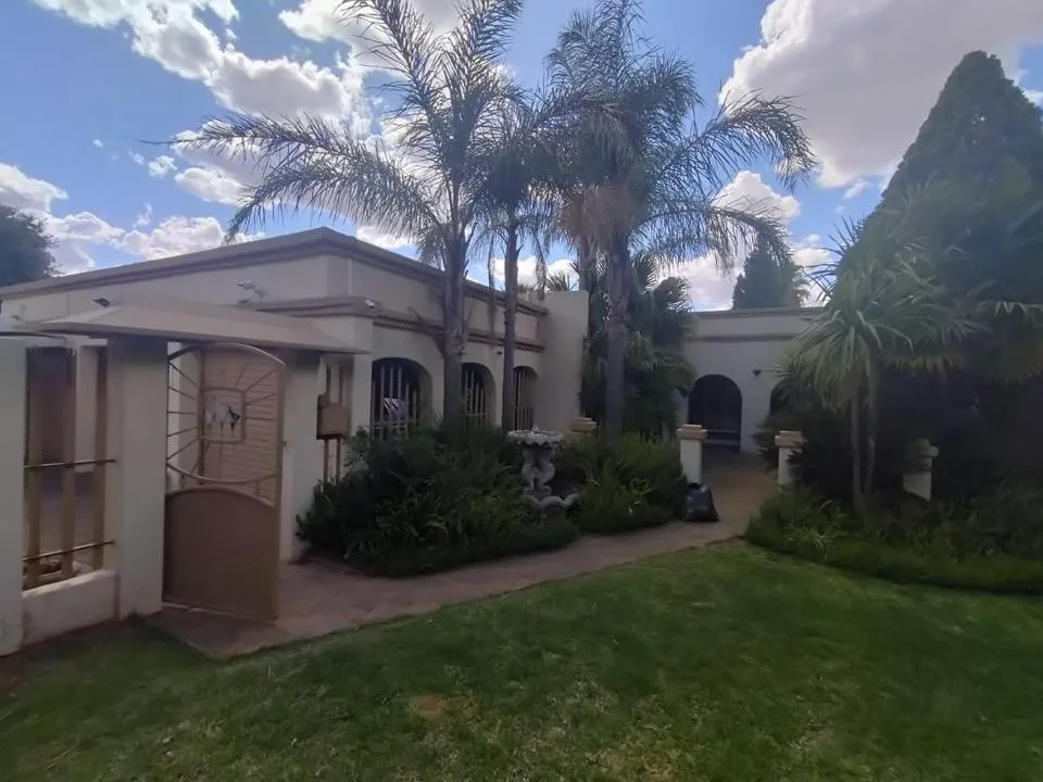 4 Bedroom House for sale in La Hoff